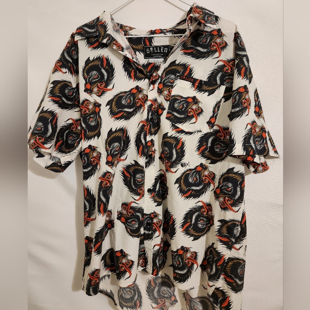 Sullen, XL, white with red and black wolves